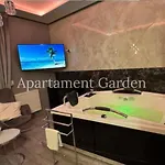 Jacuzzi Glass-house Station Apartman