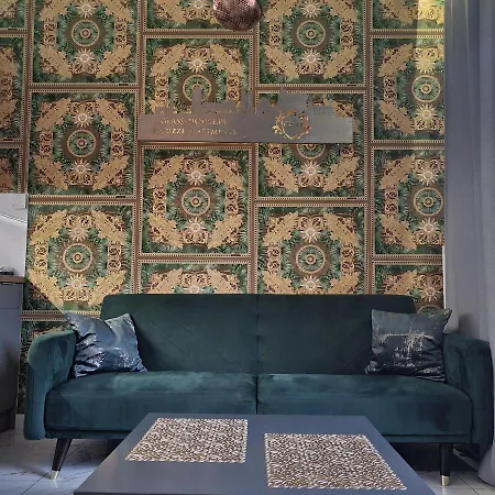 Jacuzzi Glass-house Station