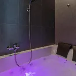 Jacuzzi Glass-house Station