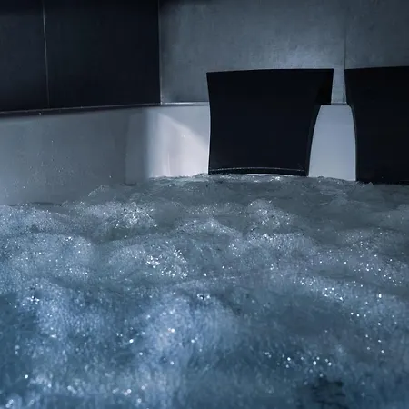 Jacuzzi Glass-house Station