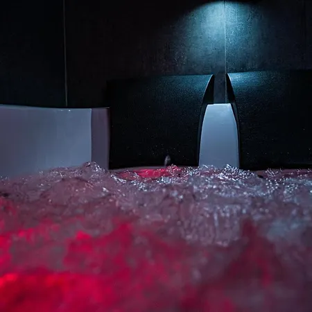 Apartment Jacuzzi Glass-house Station *