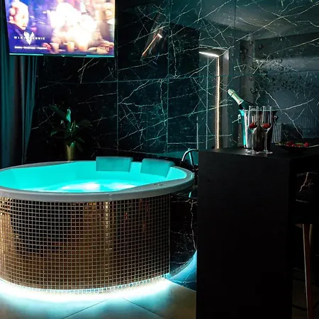Jacuzzi Glass-house Station شقة *