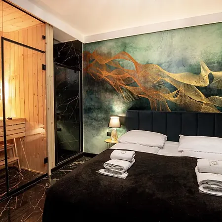 شقة Jacuzzi Glass-house Station *