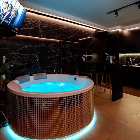 Apartment Jacuzzi Glass-house Station