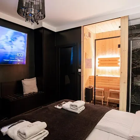 Jacuzzi Glass-house Station شقة كراكوفيا
