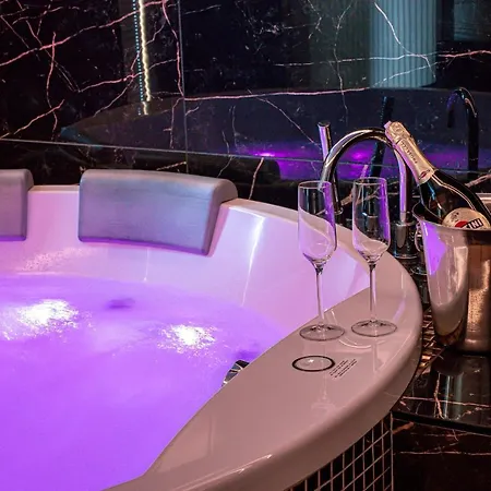 Jacuzzi Glass-house Station