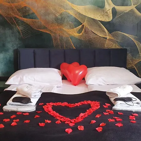 Jacuzzi Glass-house Station