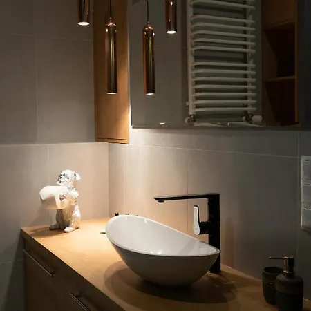 Jacuzzi Glass-house Station