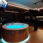 Lägenhet Jacuzzi Glass-house Station